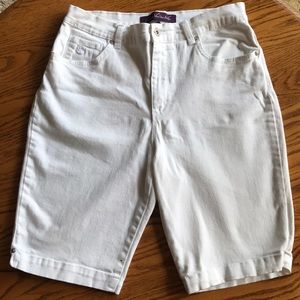 Gloria Vanderbilt White Bermuda Shorts